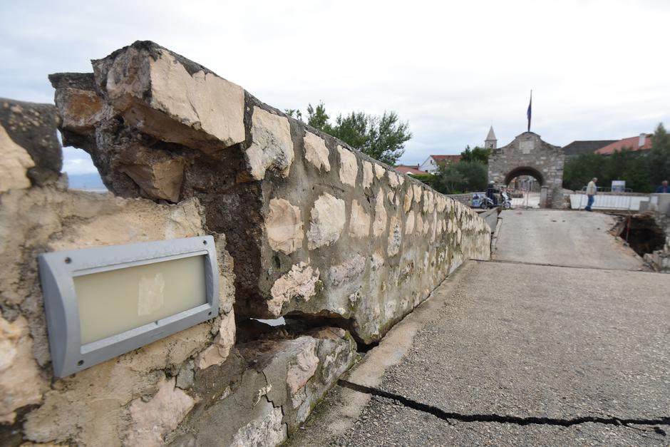 Nin: Pod bujicom vode srušena oba mosta koja povezuju stari grad | Author: Dino Stanin/PixSell