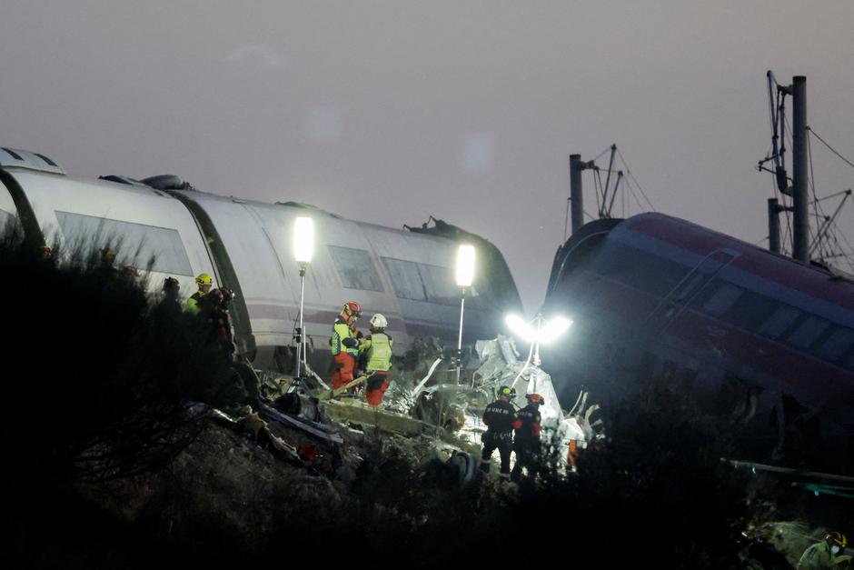 Collision of two high-speed trains between the towns of Mora and Orgaz | Author: Violeta Santos Moura