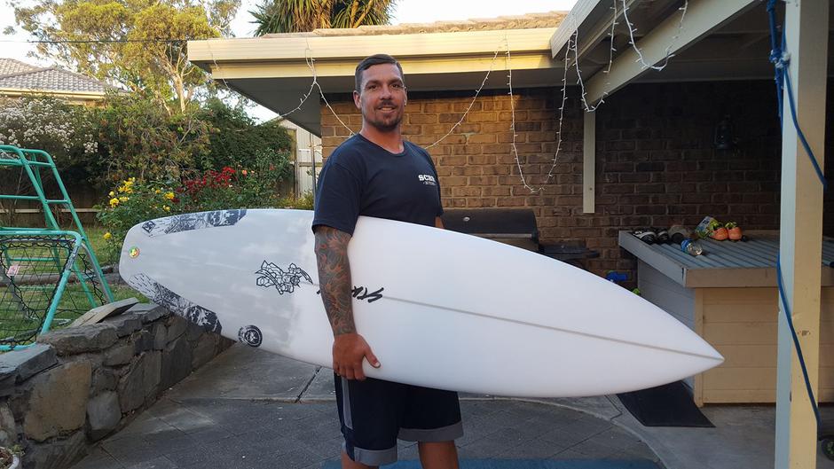 ‘Over 100’ surfers fall ill after disgusting foam blankets popular beaches | Author: Profimedia