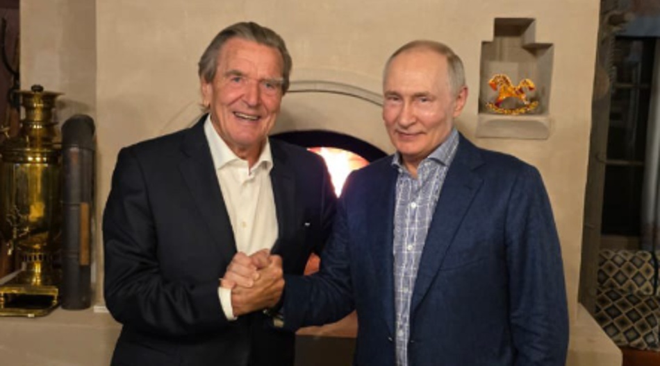 Putin proslavio ro&dstrok;endan sa starim prijateljem iz Njema&ccaron;ke: Fotka je hit!