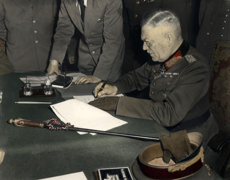 WWII / Germany / Keitel Signing of the German Instrument of Surrender in 1945 / Photo | Author: Profimedia
