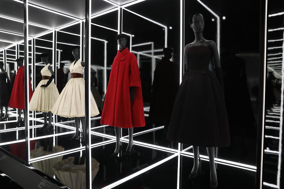 Izložba Diora u Londonu 2019.