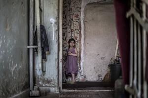 Beskućnici koji žive u napuštenoj vojnoj bolnici u Tbilisiju