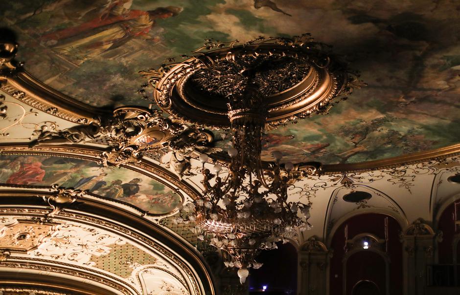 Luster u zagrebačkom HNK težak je gotovo tonu | Author: Emica Elvedji/PIXSELL