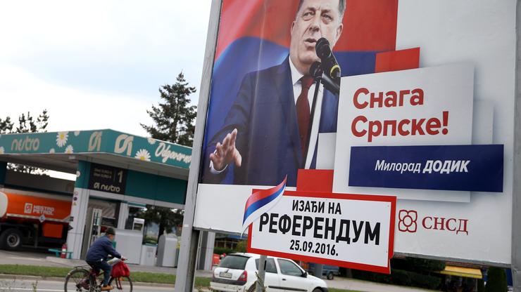Plakat kojim Milorad Dodik poziva građane na referendum