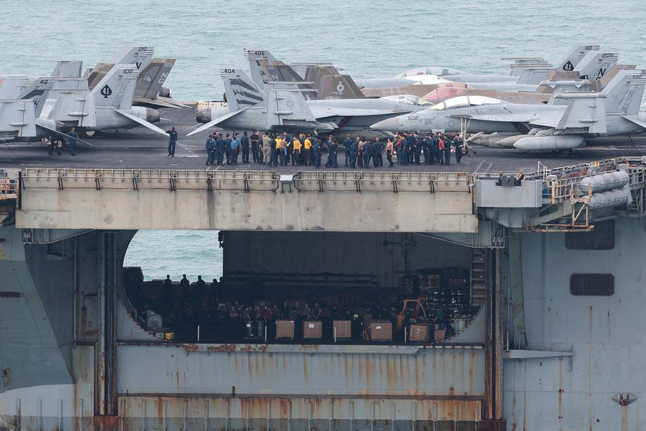 FILE PHOTO: USS Abraham Lincoln sails toward Laem Chabang Port in Chonburi province, Thailand | Author: Chalinee Thirasupa