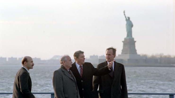 Mihail Gorbačov, Ronald Reagan i George Bush stariji