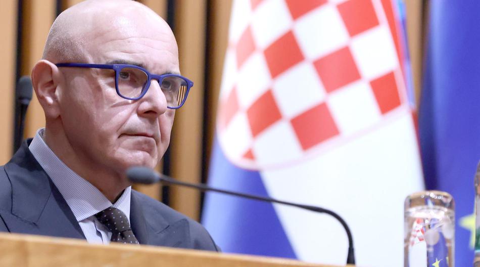 Pipava zada&cacute;a za Ru&zcaron;i&cacute;a: Hrvati &cacute;e 'viriti' u pla&cacute;e drugih i postavljati pitanja