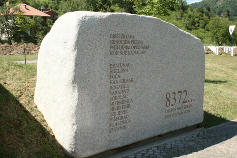 Spomenik žrtvama genocida u Potočarima kod Srebrenice | Author: The Dragon of Bosnia/ Wiki/ CC BY-SA 3.0