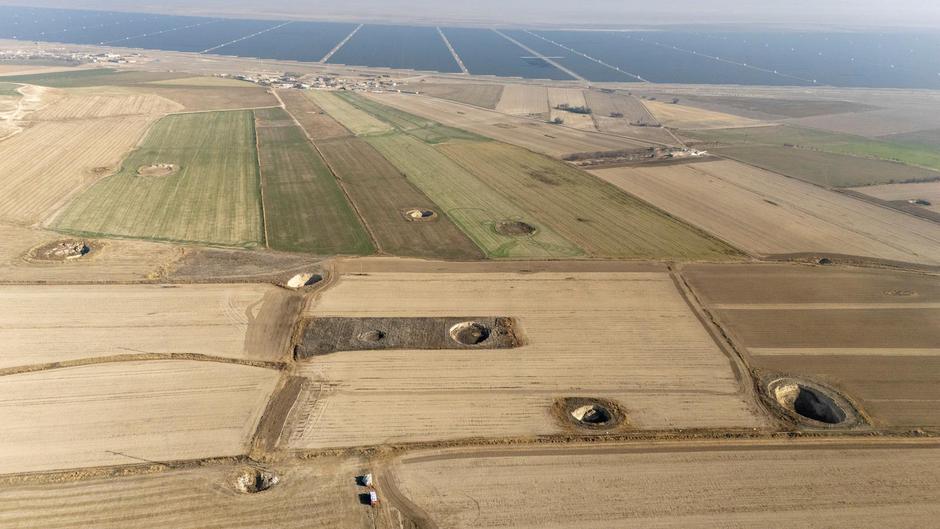 Hundreds of sinkholes in key Turkish agricultural city of Konya fuels concern among farmers | Author: UMIT BEKTAS/REUTERS