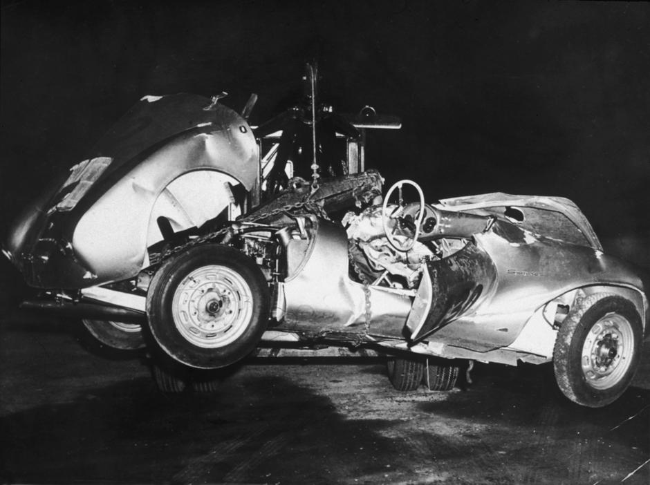 James Dean i automobil u kojem je umro | Author: Pinterest