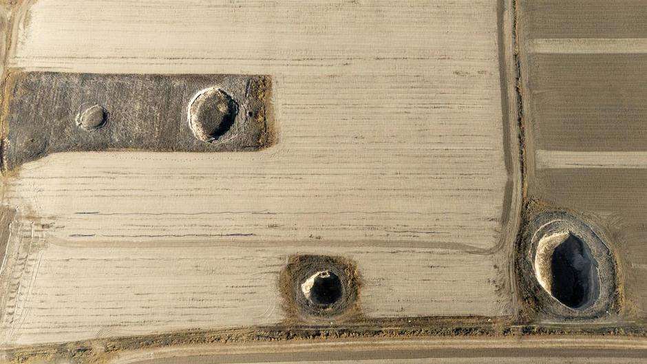 Hundreds of sinkholes in key Turkish agricultural city of Konya fuels concern among farmers | Author: UMIT BEKTAS/REUTERS