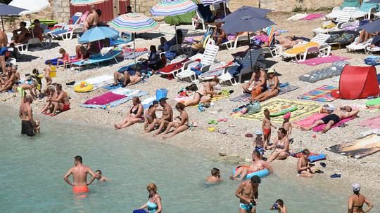 Turisti na plaži