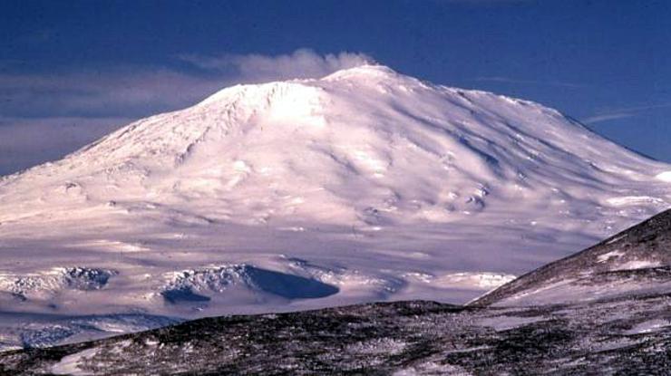 Vulkan Mount Erebus na Antarktici