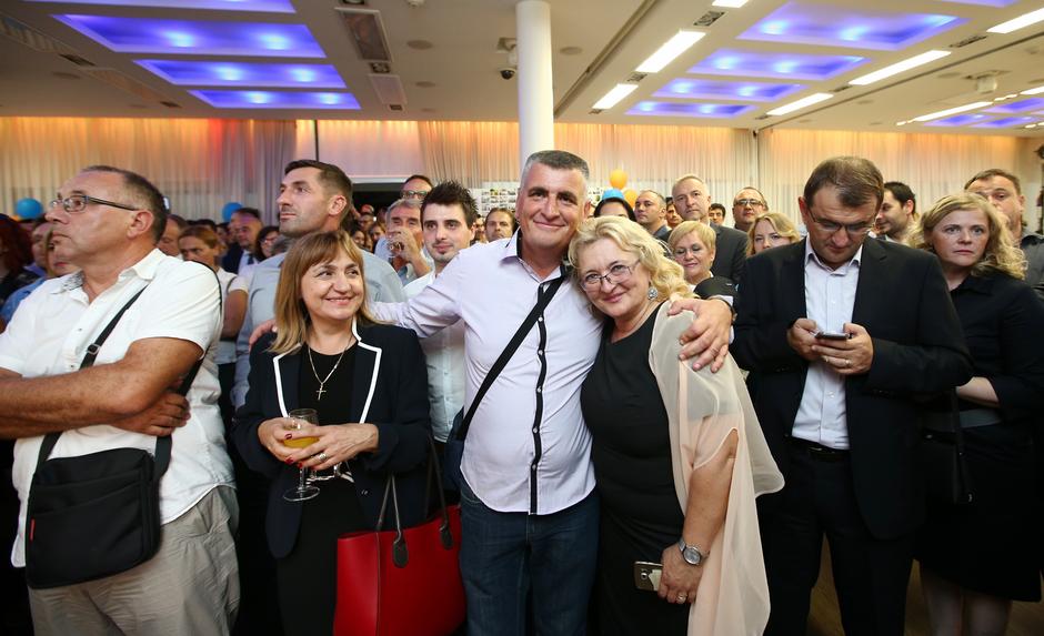 Slavlje u stožeru Mosta nakon prvih neslužbenih rezultata izbora | Author: Zeljko Lukunic (PIXSELL)