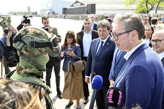 The demonstration of the capabilities of the Serbian Armed Forces "Flag 2024" was held at the military airport "Colonel-Pilot Milenko Pavlovic" in Batajnica.Prikaz sposobnosti Vojske Srbije "Zastava 2024" odrzan je na vojnom aerodromu "Pukovnik-pilot Mi