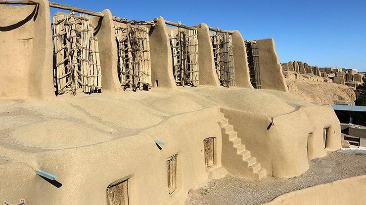 Vjetrenjače stare 1000 godina u Nashtifanu u Iranu