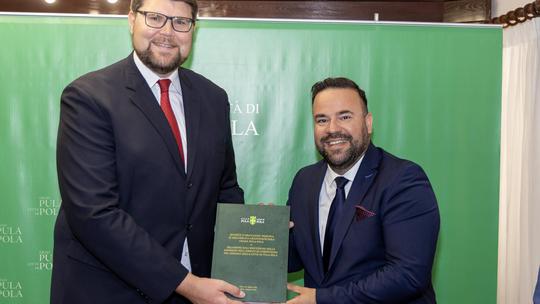Pula: Filip Zoričić predao dužnost novoizabranom gradonačelniku Peđi Grbinu
