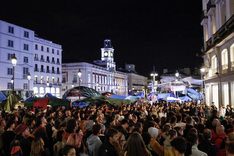 Demonstrators camp in Puerta del Sol square in Madrid | Author: Violeta Santos Moura