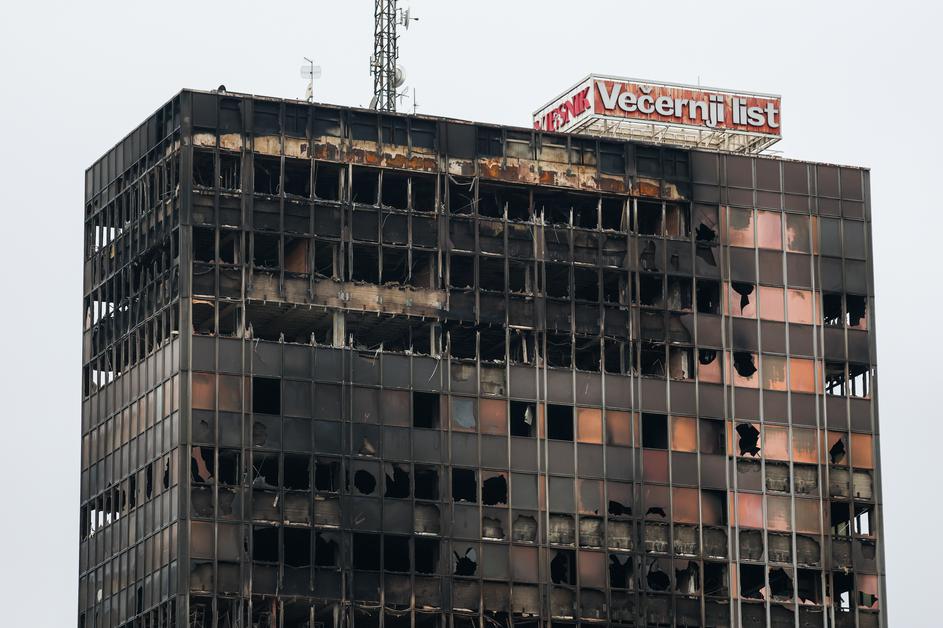 Zagreb: Vjesnikov neboder tjedan nakon požara, očevid je u tijeku