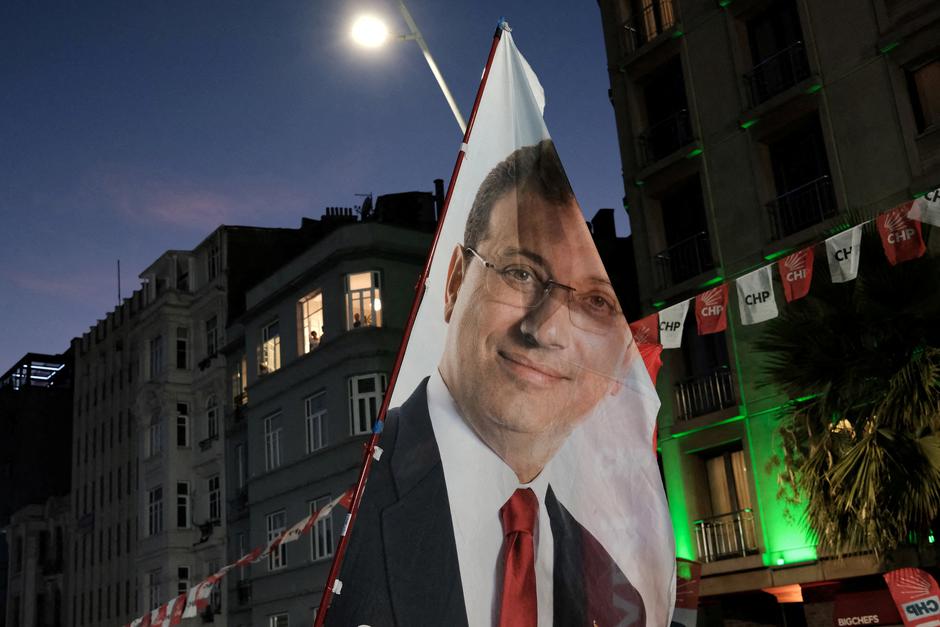 FILE PHOTO: Rally to protest against the detention of Istanbul's central Beyoglu district mayor | Author: Murad Sezer