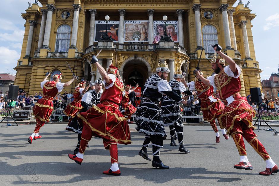 Čuveni mačevalački ples moreška s otoka Korčule izveden ispred zagrebačkog HNK | Author: Davor Puklavec/PIXSELL