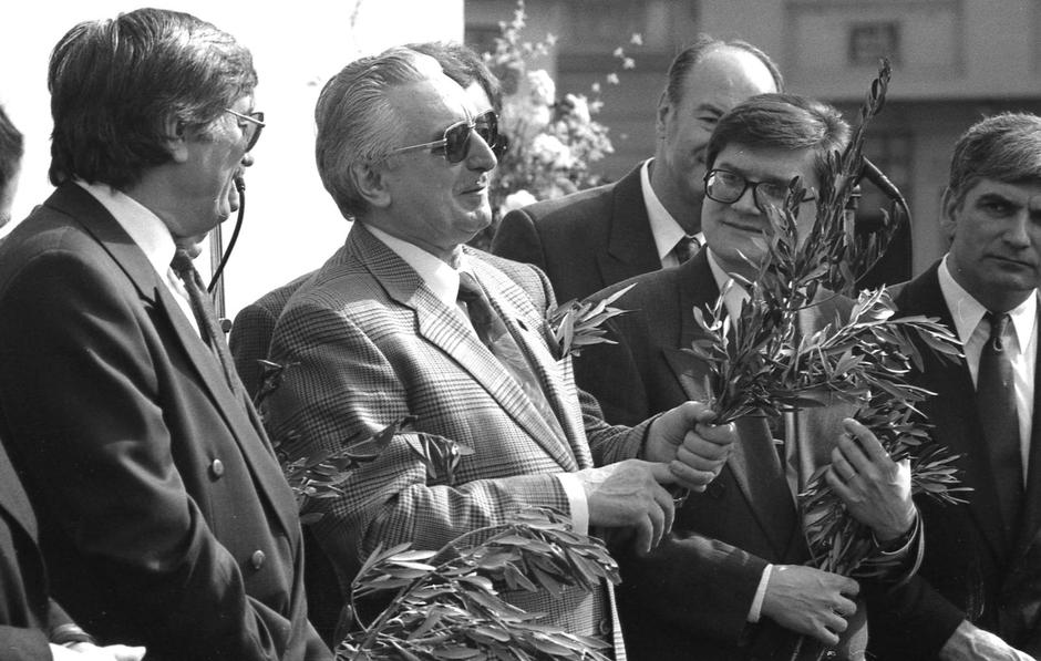 Zagreb: Franjo Tuđman s građanima na Cvjetnicu na Trgu, 24.3.1991. | Author: Josip Bistrovic/History/PIXSELL
