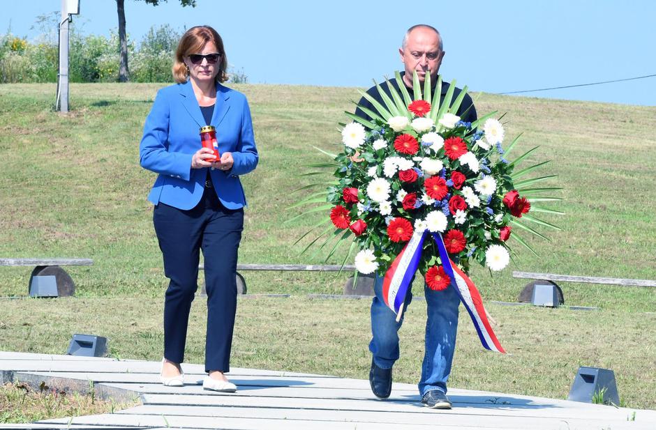 Na obljetnicu smrti Lederera položeni vijenci kod spomenika "Slomljeni pejzaž" | Author: Nikola Cutuk/PIXSELL