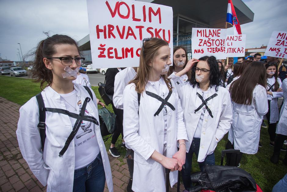 Prosvjed studenata medicine u Osijeku protiv ministra Milana Kujundžića | Author: Davor Javorović/ PIXSELL