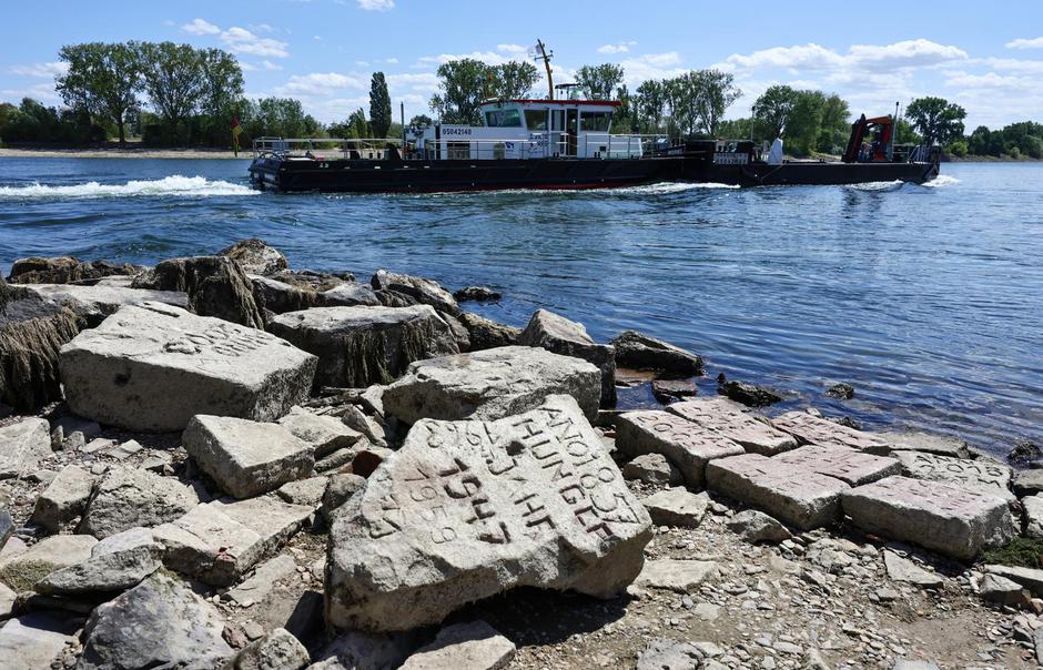 Rhine River water level expected to sink even further amid ongoing heatwave | Author: RONALD WITTEK