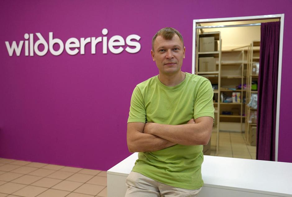 Owner of Wildberries franchised pick-up point Vasily Klimov poses for a picture in Moscow | Author: LEV SERGEEV/REUTERS