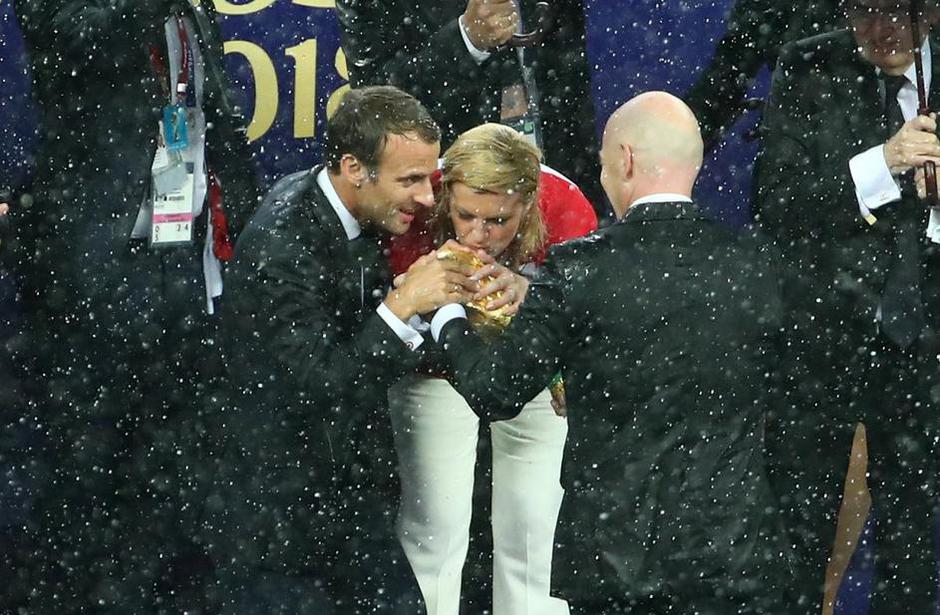 Kolinda Grabar Kitarović i Emmanuel Macron pri uručivanju odličja i pehara u finalu SP-a | Author: Michael Dalder/REUTERS/PIXSELL