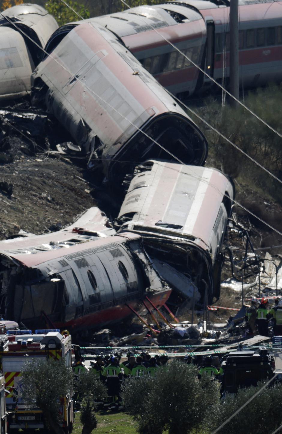 Collision of two high-speed trains between the towns of Mora and Orgaz | Author: Violeta Santos Moura