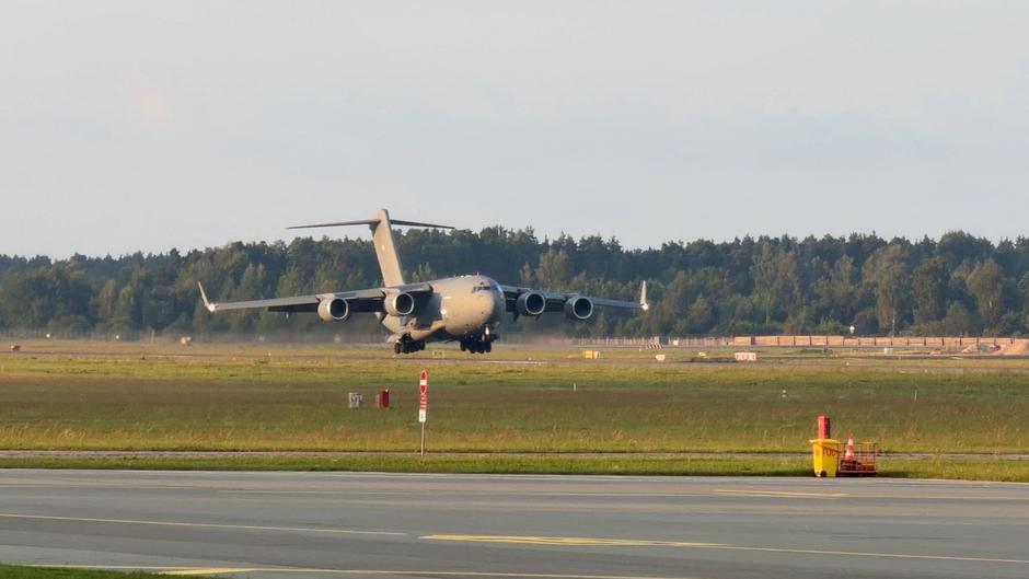 A C-17 Globemaster, believed to be carrying U.S. CIA Director John Ratcliffe, lands near Riga, Latvia | Author: @ALFREDSPODINS VIA X/REUTERS