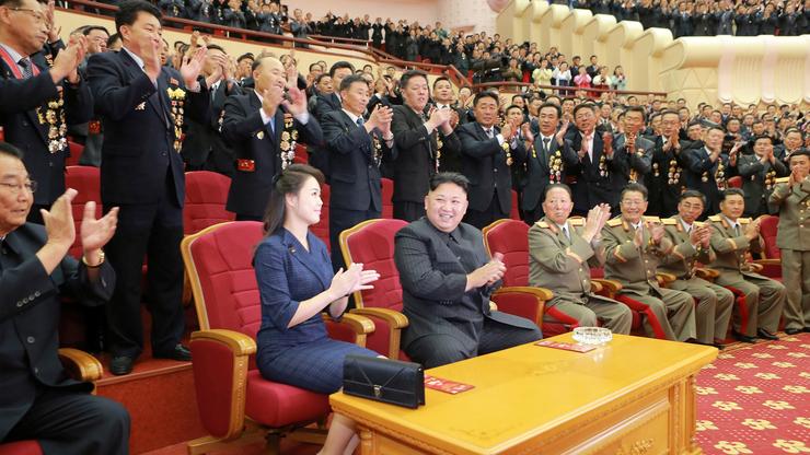 Kim Jong un sa suprugom Ri Sol-Ju
