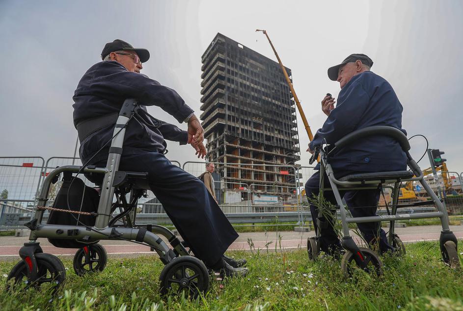 Zagreb: Franjo i Drago svakog dana sjednu ispred Vjesnika i promatraju rušenje