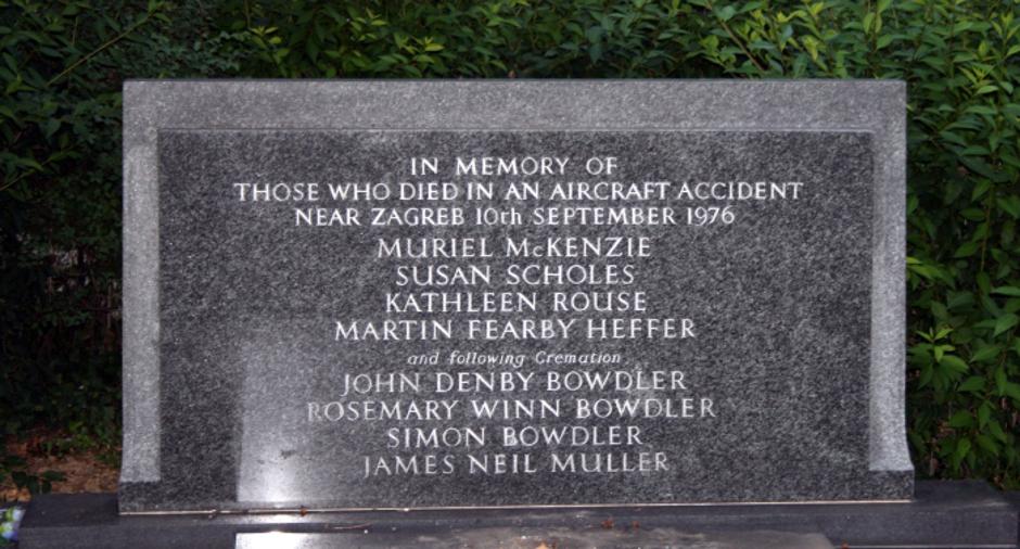 Spomenik nekima od poginulih u zrakoplovnoj nesreći na zagrebačkom Mirogoju | Author: Wikipedia