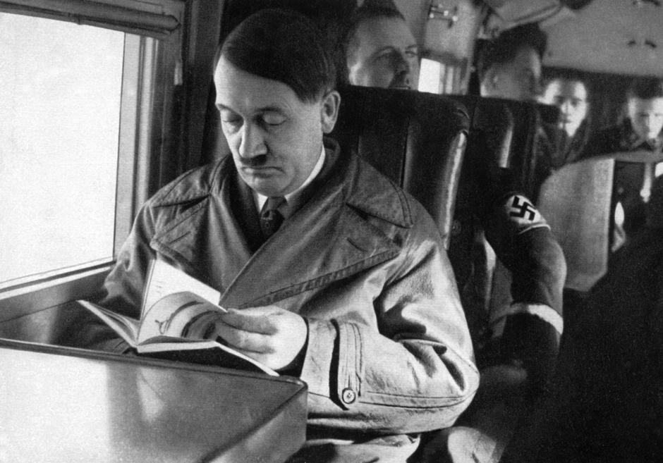Hitler, Adolf, 20.4.1889 - 30.4.1945, German politician (NSDAP), Fuehrer and Reich Chancellor since 1933, half length, reading in plane, 1930s, | Author: 