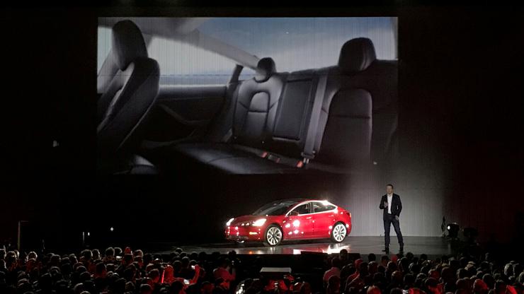 Elon Musk predstavio Model 3 u Freamontu