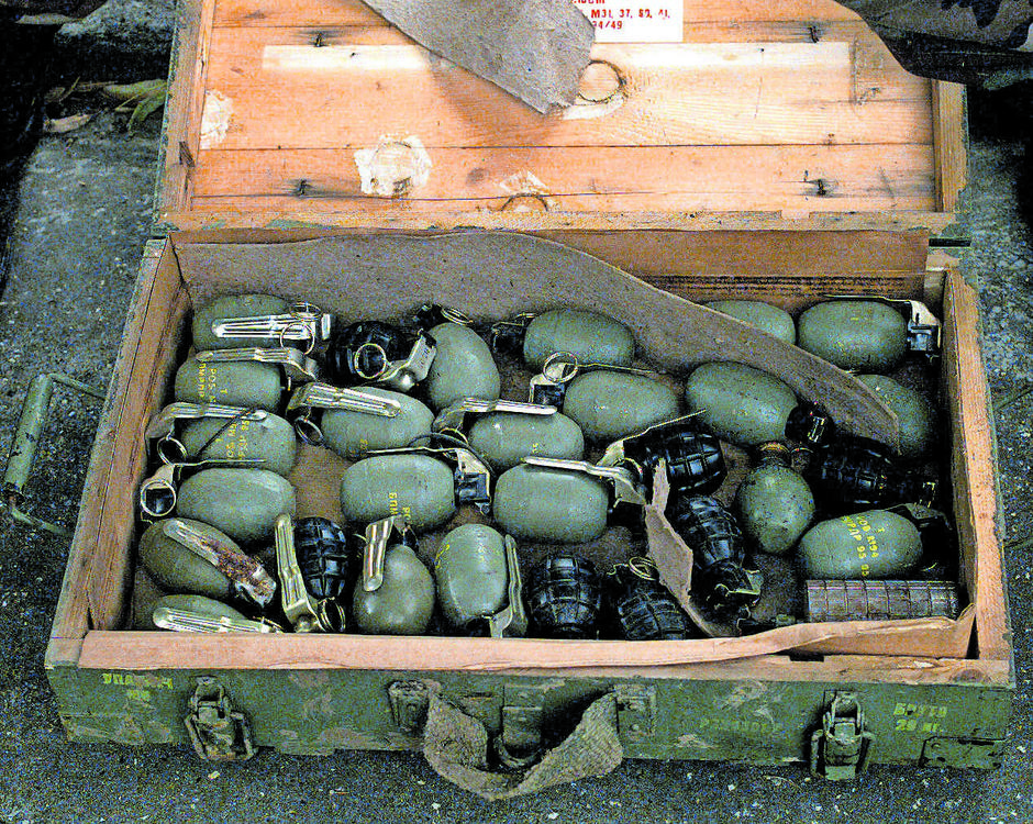 RECORD DATE NOT STATED A box of hand grenades, seveal types including the M75, is confiscated from a Serbian Special Pol | Author: IMAGO