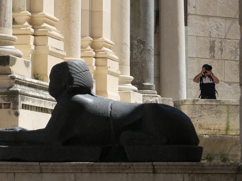 Split: Vrhunac je turisti?ke sezone, velike skupine ljudi razgledavaju gradske znamenitosti | Author: IVC