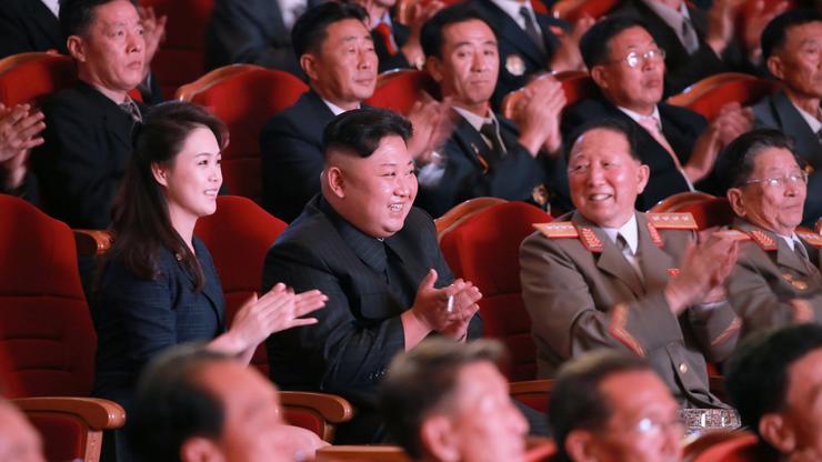 Kim Jong un sa suprugom Ri Sol-Ju