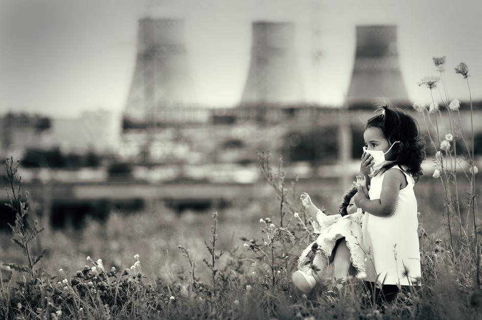 djeca sa gas maskom zbog onečišćenog zraka