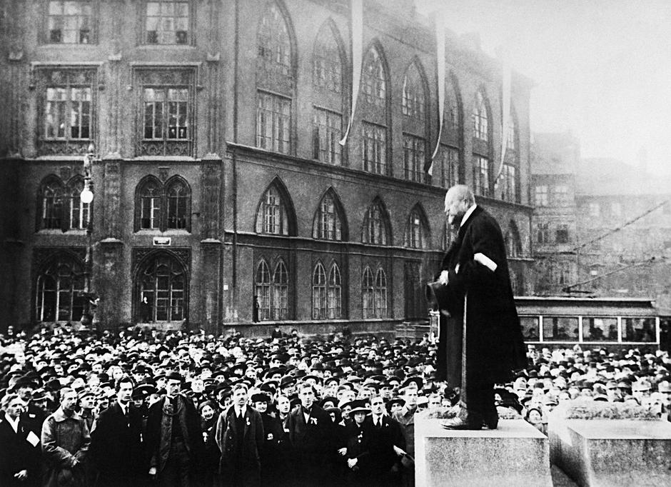 Antonín NĚMEC, politik, Praha, Staroměstské náměstí, manifestace, shromáždění, vznik ČSR, říjen 1918, projev | Author: Profimedia