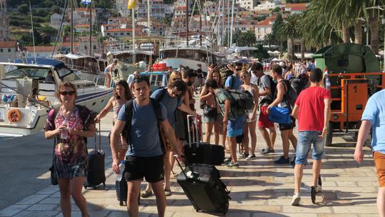 Dolazak novih gostiju na Hvar