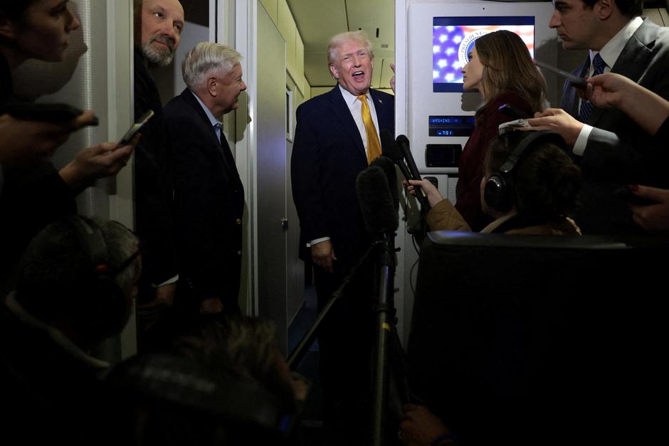 U.S. President Trump speaks to reporters aboard Air Force One en route to Joint Base Andrews | Author: Jonathan Ernst