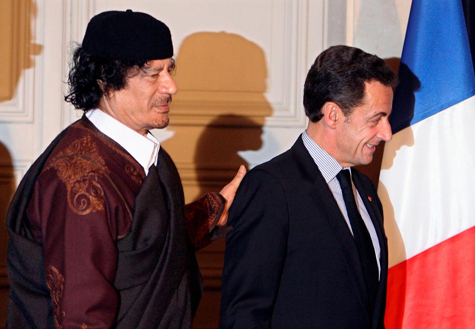 Nicolas Sarkozy i Muammar el-Gaddafi