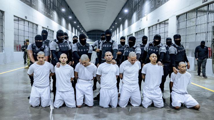 U.S. deports alleged members of the Tren de Aragua to be imprisoned in El Salvador