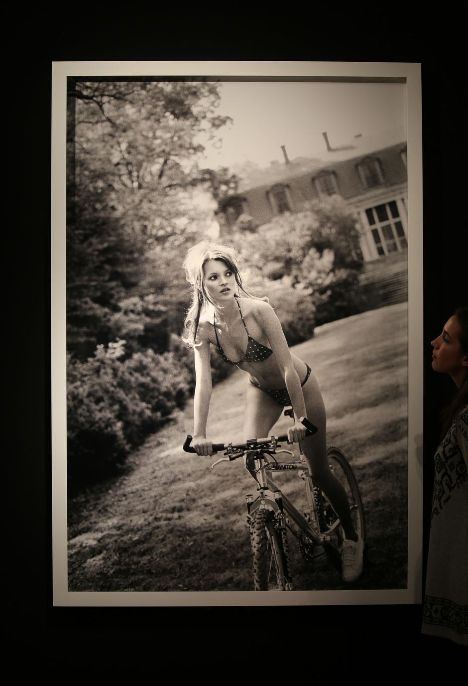 EXC: KATE MOSS AUCTION | Author: XPOSUREPHOTOS.COM