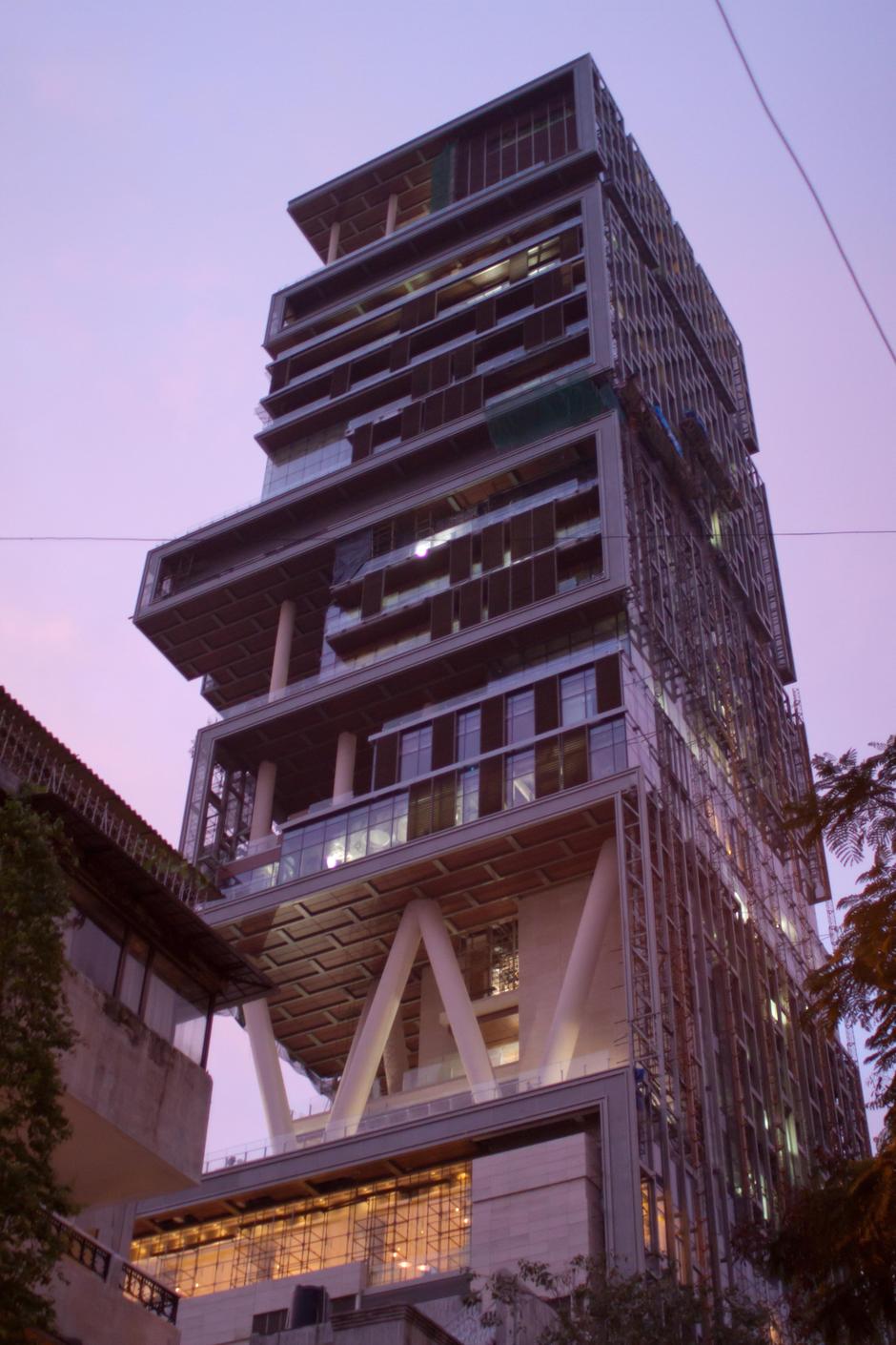 Zgrada Antillia, Mumbai, rezidencija milijardera Mukesha Ambanija | Author: jayharlani/Flickr/CC BY 2.0